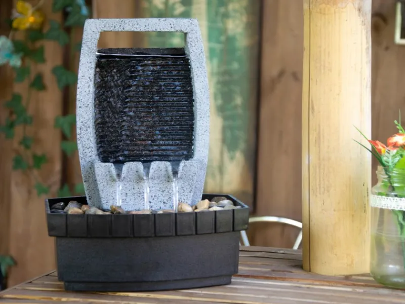 Design-Zimmerbrunnen in Steinoptik mit Deko-Steinen, Wasserspiel und Pumpe*Dobar