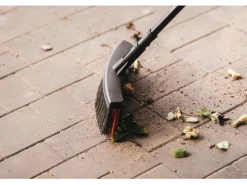 Allzweckbesen Solid mit PowerClean-Borsten Größe M*Fiskars Clearance