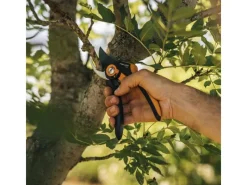 Fiskars Gartenscheren|Baumscheren|Bypass-Gartenschere Plus SmartFit P541