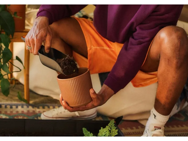 Fiskars Schaufeln|Gartenhandgeräte|Handschaufel mit Extra Hohem Rand