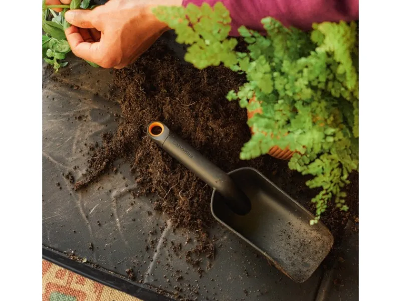 Fiskars Schaufeln|Gartenhandgeräte|Handschaufel mit Extra Hohem Rand