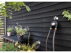 Fiskars Bewässerungssysteme|Zeitschaltuhr/Timer mit 2 Ausgängen Schwarz-Orange