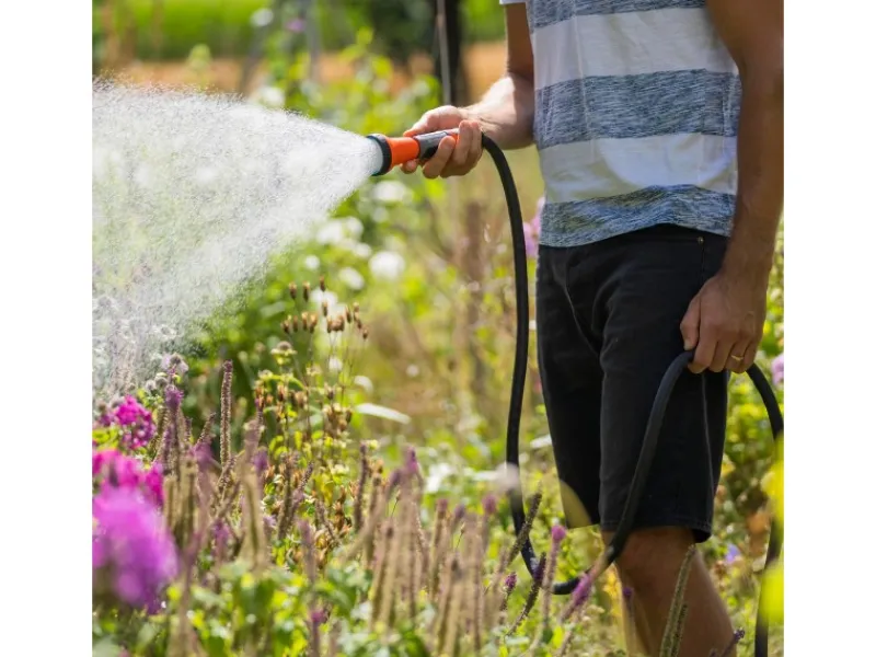 Gardena Gartenschläuche|Gartenschlauch-Set Liano™ Life Ø 13 mm (1/2") 10 m inkl. Brause & Zubehö