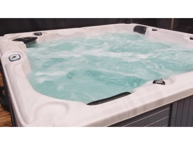 Nordlys Outdoor Whirlpools|Ganzjahres-Whirlpool Coral / 2 Liegen / 3 Sitzflächen