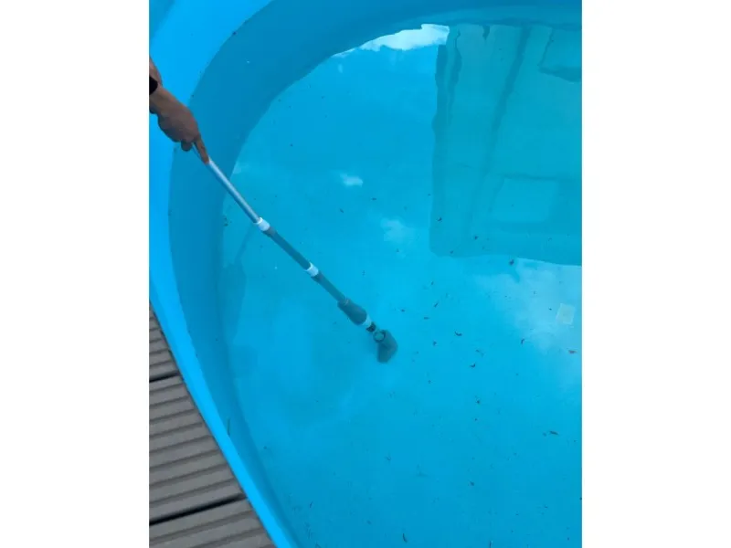 Pool-Handsauger inkl. Akku und Ladegerät Weiß-Grau* Discount