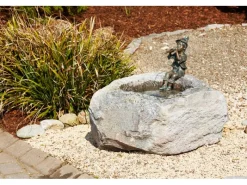 Rottenecker Brunnenpumpe|Gartenbrunnen|Granittrog Brunnen mit Bronze-Figur Antonio