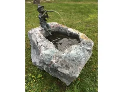 Rottenecker Brunnenpumpe|Gartenbrunnen|Granittrog Brunnen mit Bronze-Figur Antonio
